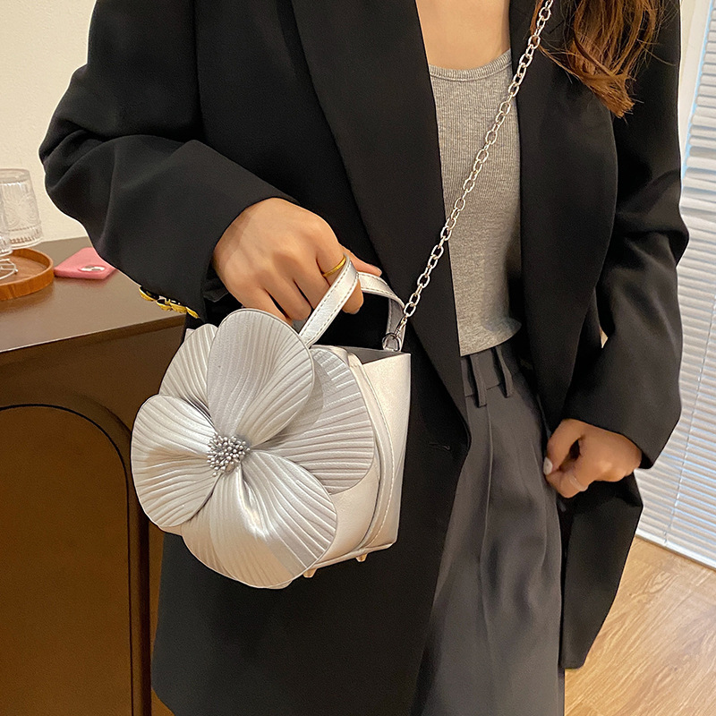 女性用のクロスボーダーのかわいい小さなバッグ、ハイエンドの立体的な花のハンドバケットバッグ、社交界の宴会バスケット、クロスボディバッグ|undefined