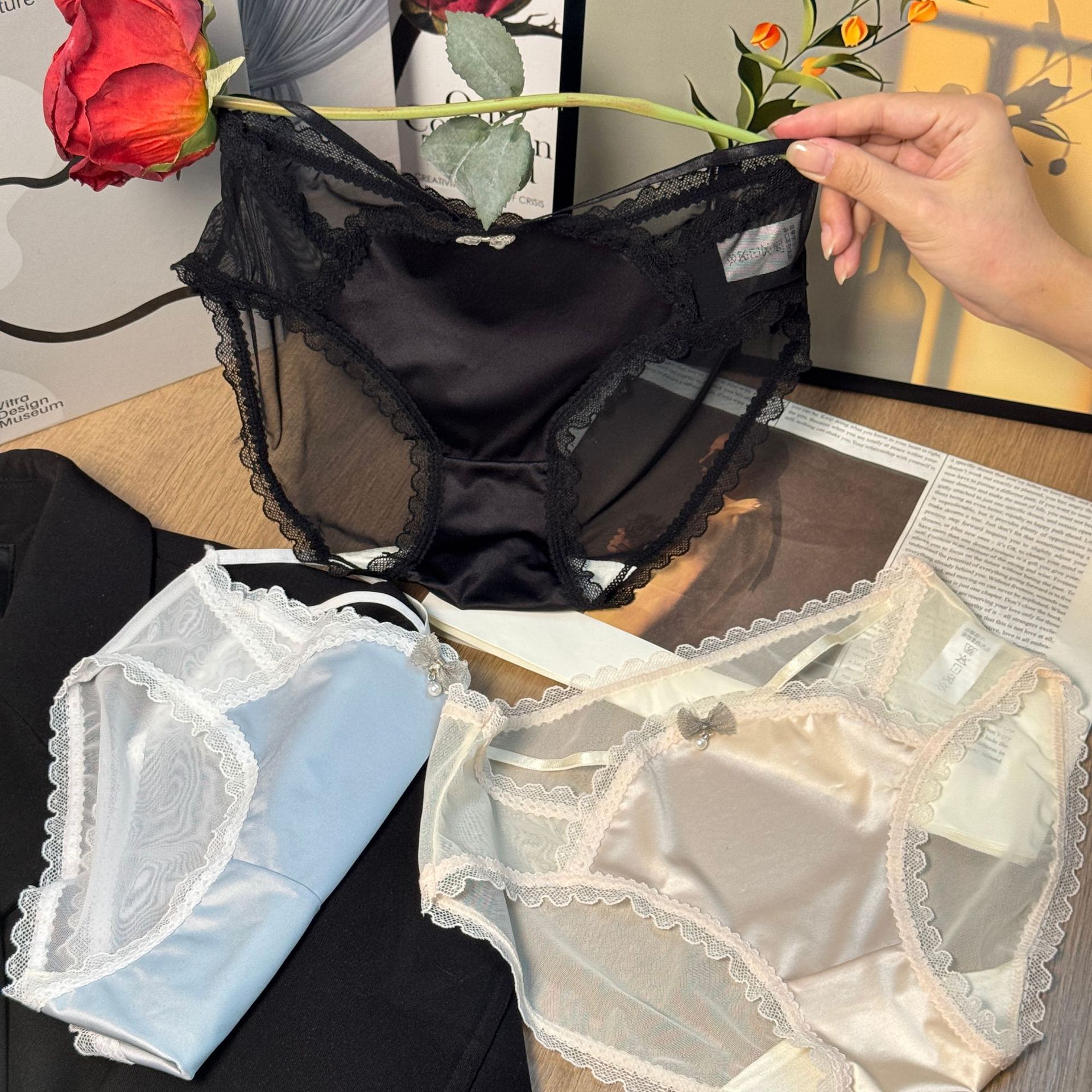 Fang Tang Jing Floating Light Girl's Pure Desire Sexy Underwear Women's Mid-Waist Mesh Silk Satin Lace Bow Girl's Briefs