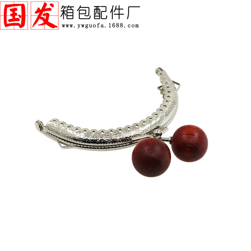 Una sola oreja 8.5CM semicircular encaje en relieve de madera oro 20mm perlas de caramelo japonés 4 cabezas de caramelo opcionales