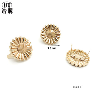 Bag clothing small chrysanthemum decorative buckle metal sunflower hat buckle diy handmade bag small Daisy hardware buckle in stock