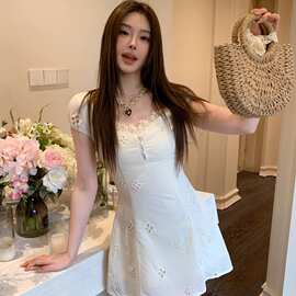 茶歇法式奶油色连衣裙时尚女2024夏季新款设计感裙子气质短裙女装