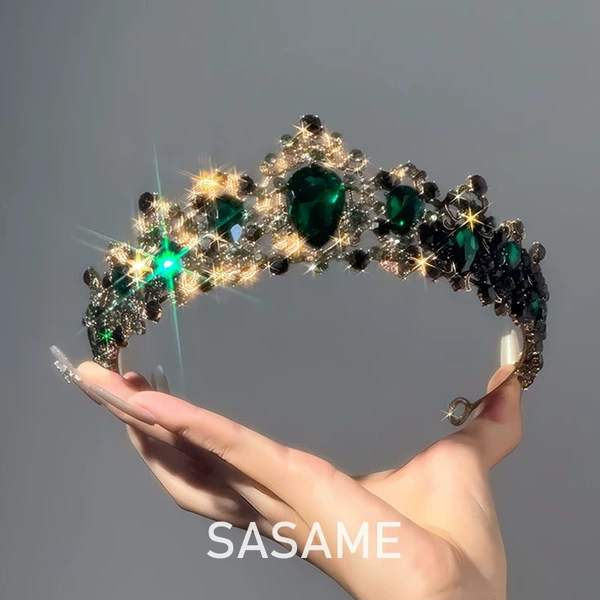 Ancient golden green crown