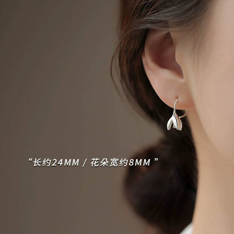 Магнолия Ушной крючок Женская мода Серьги 2024 Новый прилив легкий и роскошный дизайн ниши Цветочные серьги