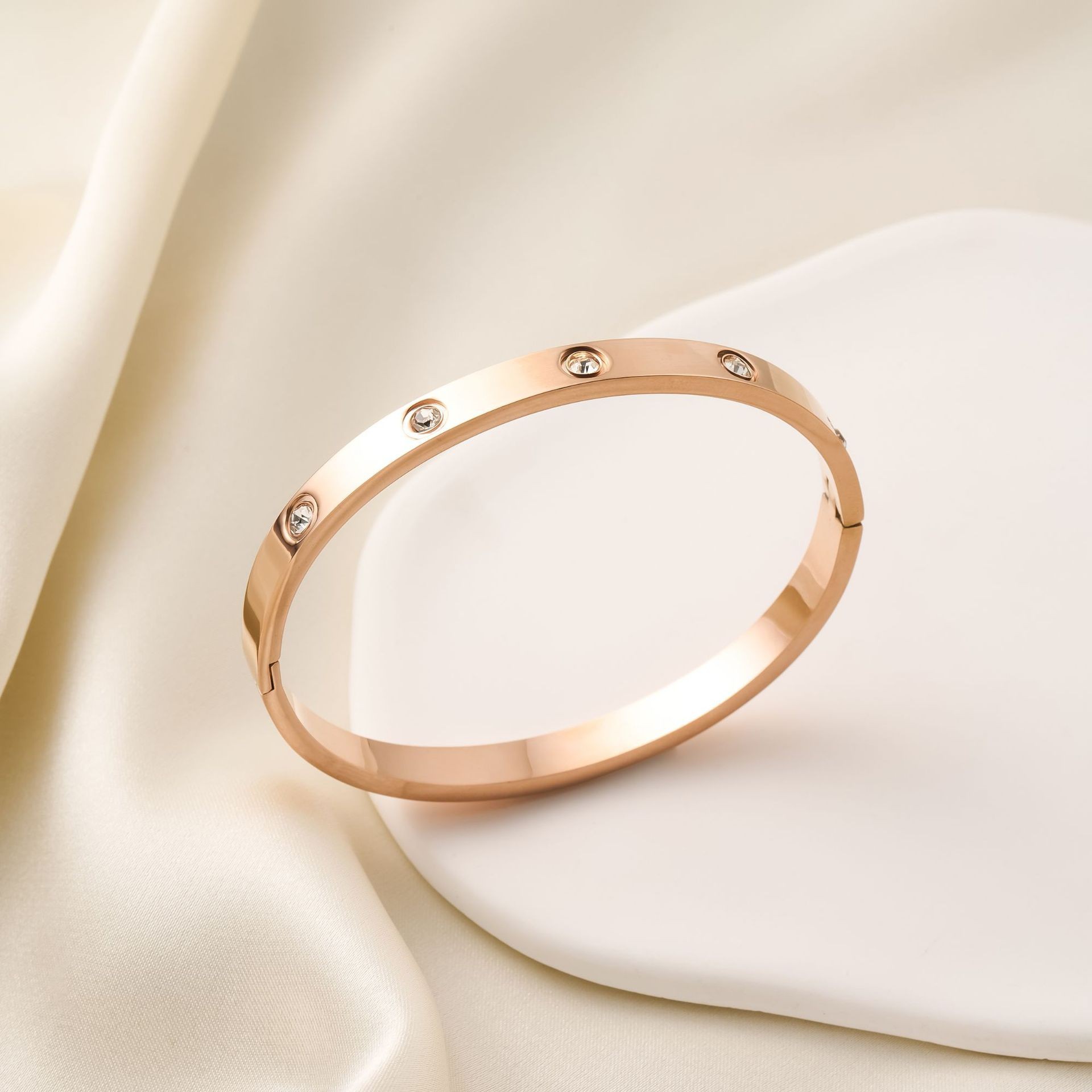 Cielo estrellado pequeña cintura pulsera de acero de titanio mujer de alto grado sentido llano anillo pulsera luz nicho de lujo