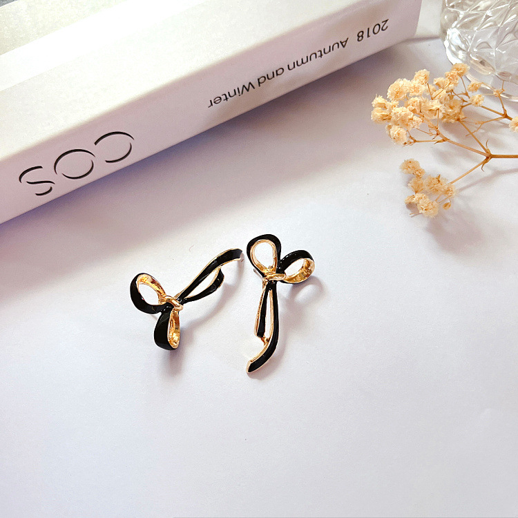 1 Pair Elegant Bow Knot Plating Alloy Ear Studs display picture 8