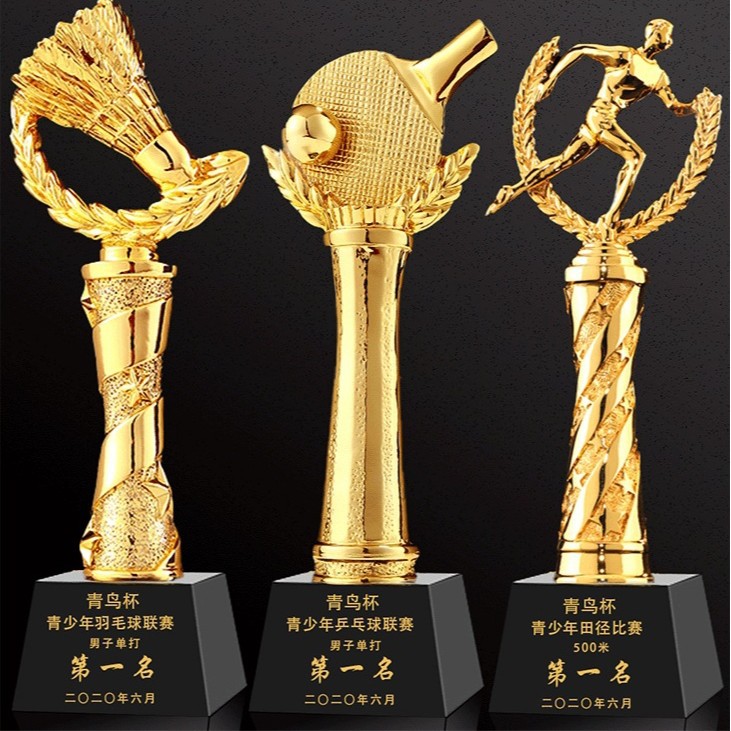 Personalizado trofeo de juego dorado baloncesto fútbol bádminton tenis de mesa correr cristal dorado trofeo infantil grabado