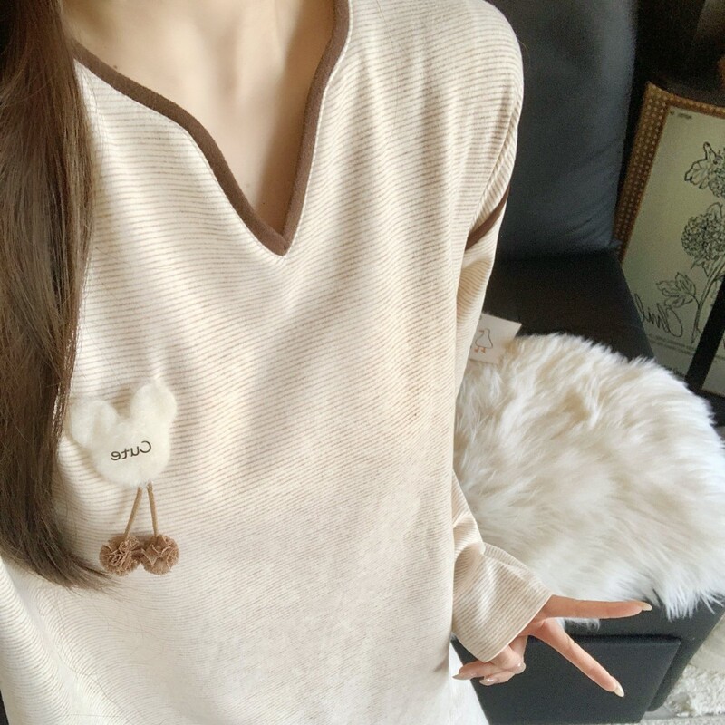 High-end cashmere pajamas for women, autumn/winter 2026 new collection, simple V-neck, thickened for warmth, long-sleeved set, loungewear High-end cashmere pajamas for women, autumn/winter 2026 new collection, simple V-neck, thickened for warmth, long-sleeved set, loungewear