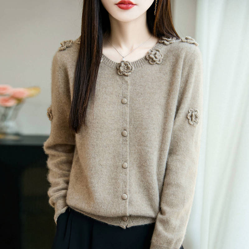 High-End 100% Pure Wool Sweater for Women in Autumn and Winter Thickeneded Round Neck Sweater Hand-Embroidered Rose Wool Cardigan