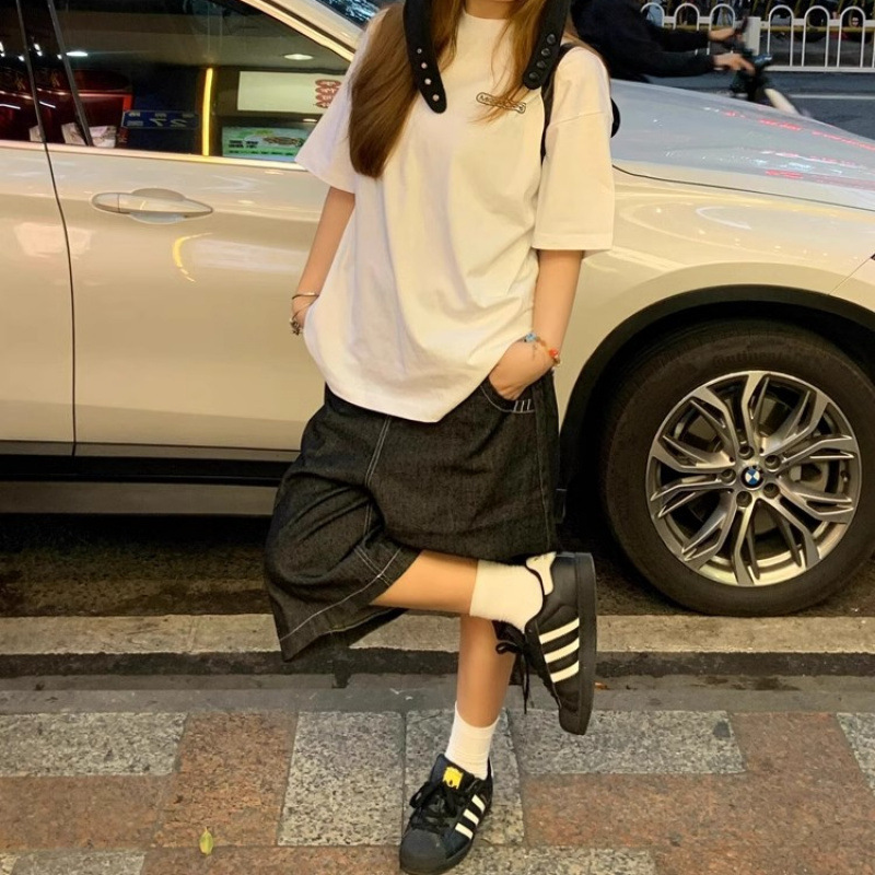 2024 European and American High Street Embroidered Denim Shorts Women's Retro Loose Wide Leg Hiphop Hip Hop Five Medium Pants ins