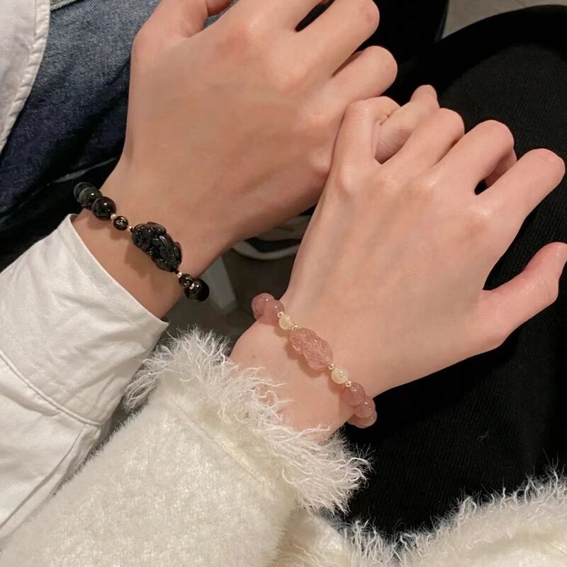 New national fashion strawberry Crystal obsidian bracelet female niche design ins high-looking couple bracelet accessories New national fashion strawberry Crystal obsidian bracelet female niche design ins high-looking couple bracelet accessories