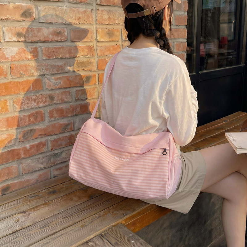 Fresh and Simple Sports Fitness Bag with Independent Shoe Compartment, Yoga and Swimming Bag, Single-Shoulder Crossbody Luggage Bag, Carry-On Travel Bag