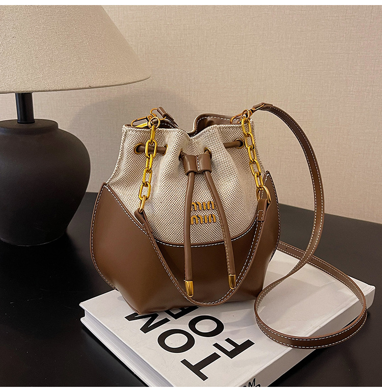 Bolsa de cubo de mano de cadena de alta calidad de mujer nueva moda transfronteriza lienzo de moda empalmado mochila de hombro