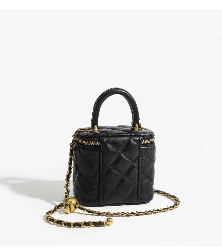 Xiaoxiangfeng Lingge Chain Small Square für Damen 2024 Neue vielseitige Mini-Umhängetasche mit goldenem Ball und Lippenstift_voghion.com