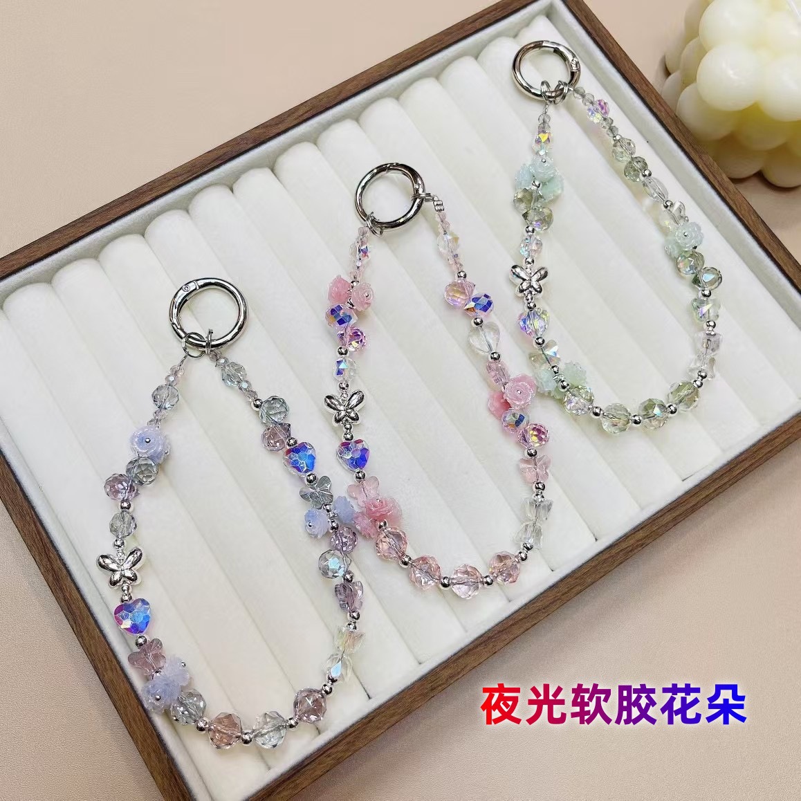 Ins Advanced Gel suave Luminous Rose Flower Funda para teléfono móvil Cadena colgante Aleación Mariposa Cordón portátil Lujo ligero Original