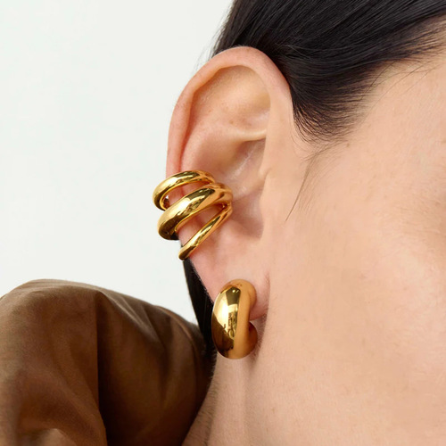 Classic European and American Instagram-style women's minimalist all-match 18K gold stainless steel triple-layer ear clips—elegant, high-end jewelry accessory