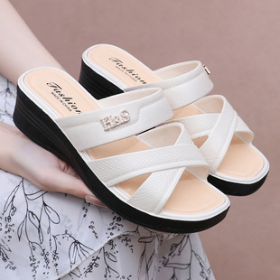 Beautiful Internet Popular Super Hot Thick Bottom Not Tired Feet Sandals and Slippers Women's 2025 New Summer Outfit Fashionable Wedge Slippers