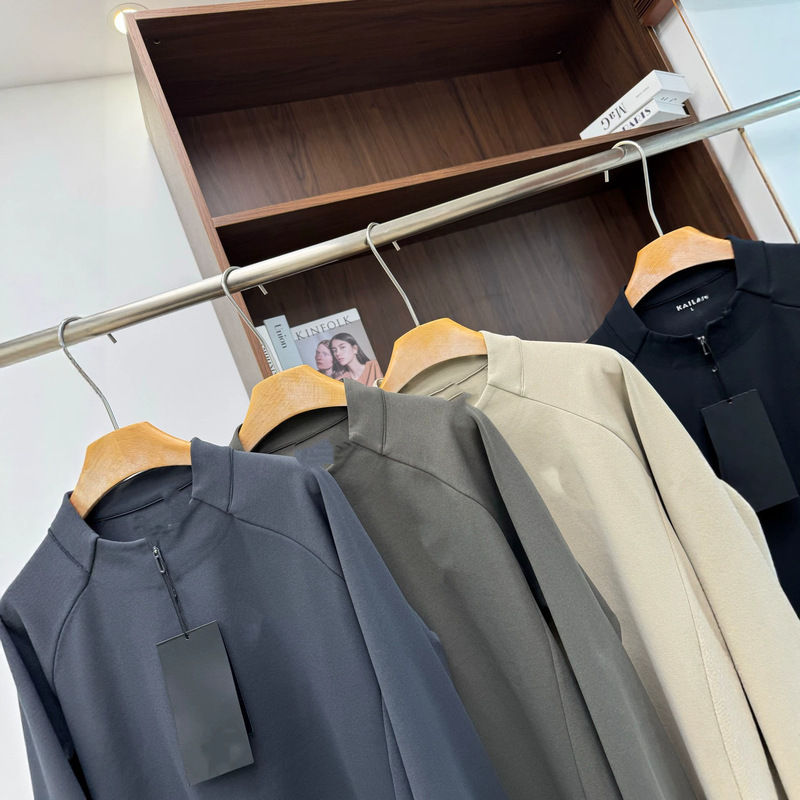 ——0915-1 Half-zip, stand-up collar, long-sleeve T-shirt, new autumn/winter 2026 collection, lightweight outdoor wear, stretchy and warm ——0915-1 Half-zip, stand-up collar, long-sleeve T-shirt, new autumn/winter 2026 collection, lightweight outdoor wear, stretchy and warm