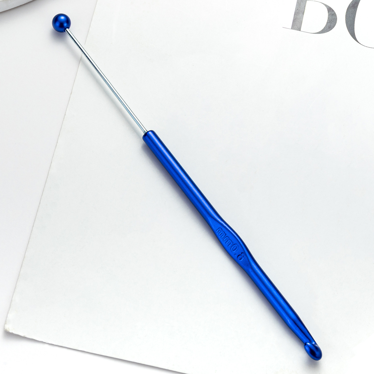 Inventario de un solo cabezal de tejido de ganchillo de metal de color de alquiler suéter aguja de lana DIY herramienta de tejido a mano ganchillo