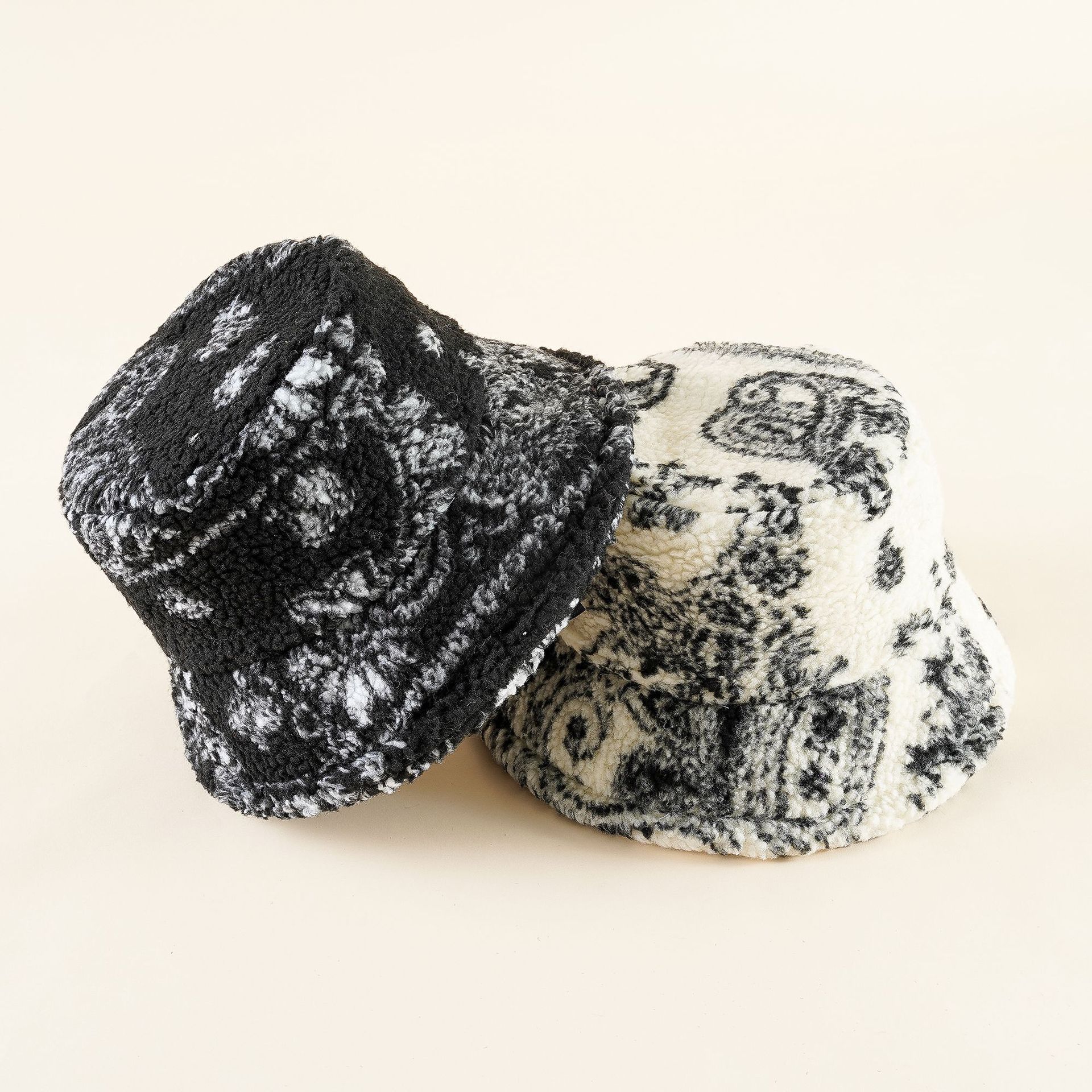 Sombrero de pescador negro otoño e invierno de las mujeres moda coreana marca de moda japonesa cara pequeña felpa ala corta sombrero de lavabo cálido