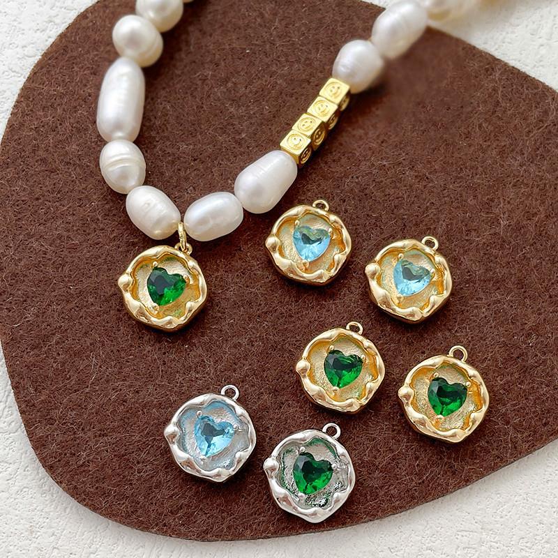 5g Weight 18K Gold Plated Plating Material Zircon Inlay Material Charms, Jewelry Accessories Classification 1 Piece Quantity Copper Material Heart Shape Pattern Plating, Inlay Design Retro Style 1 Piece Copper Zircon Heart Shape 5