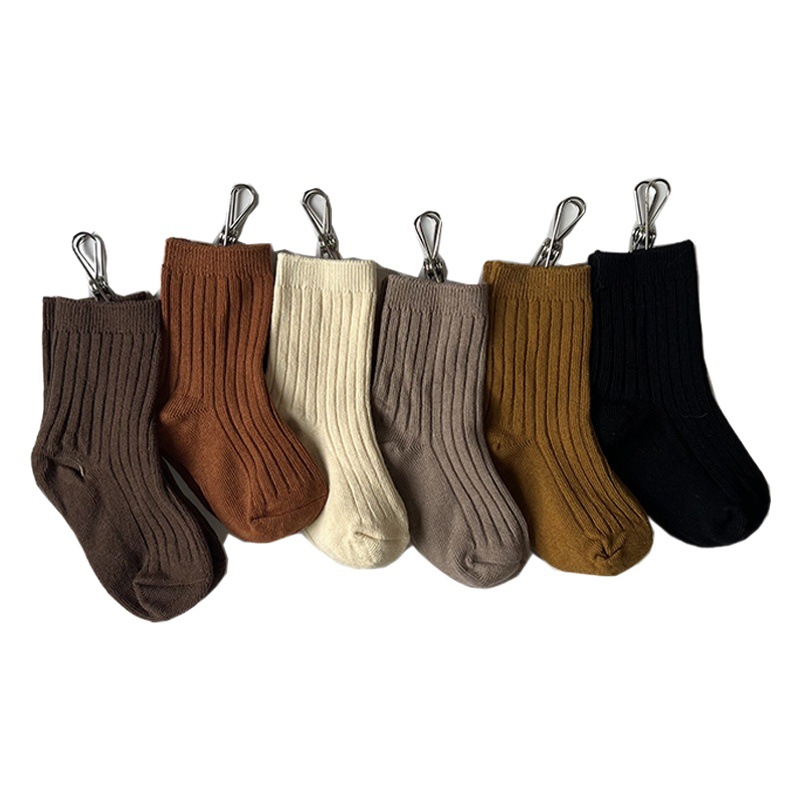 Color sólido ins moda Calcetines DE LOS NIÑOS primavera y otoño nuevo algodón peinado niños y niñas calcetines coreano retro bebé mediados de la pantorrilla