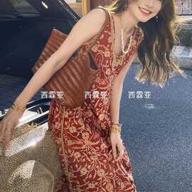 金辉慵懒随性复古做旧花纹领字阔版侧边口袋飘逸真丝背心连