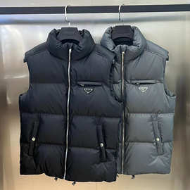 P家25秋冬新款胸前三角标LOGO皮面立领羽绒马甲保暖防风OS版型INS