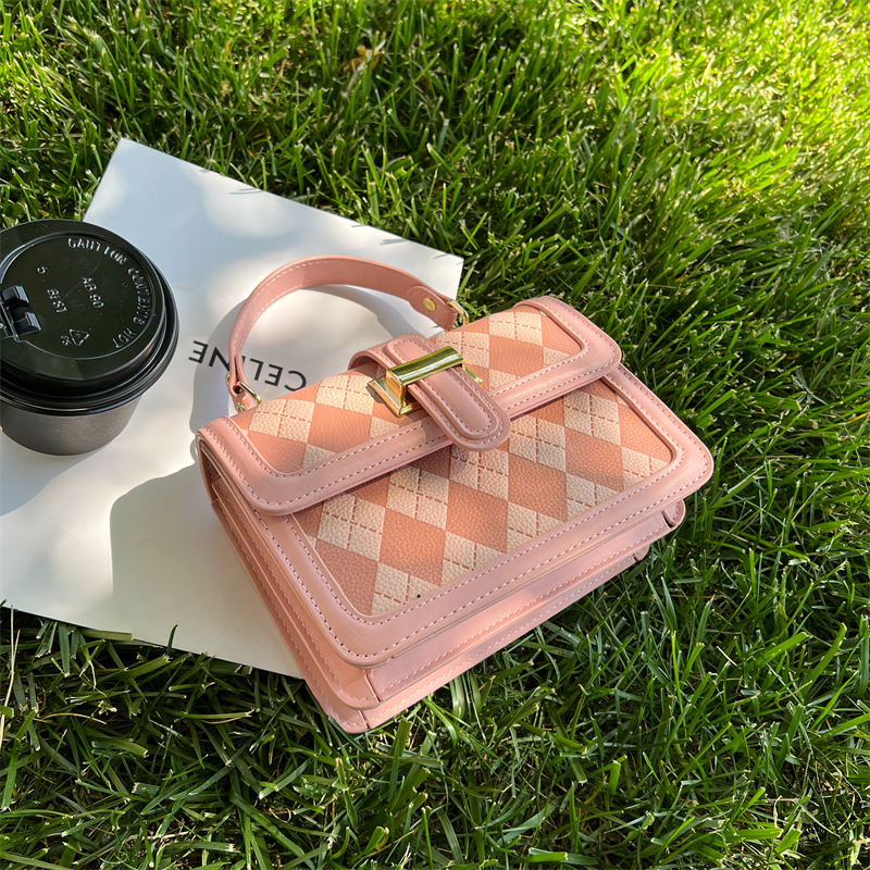 Niche Design Sense Handbag Bag Female 2023 New Rhombus all-match Small square bag high-grade texture one-shoulder Messenger bag_voghion.com