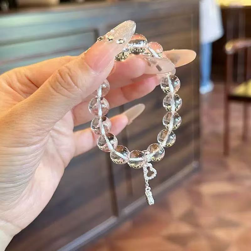 The same style of pink crystal bracelet on Xiaohongshu for women, with a unique and high-end feel. The white crystal bracelet is elegant and stylish. It's a pink crystal bracelet for women, 376 undefined