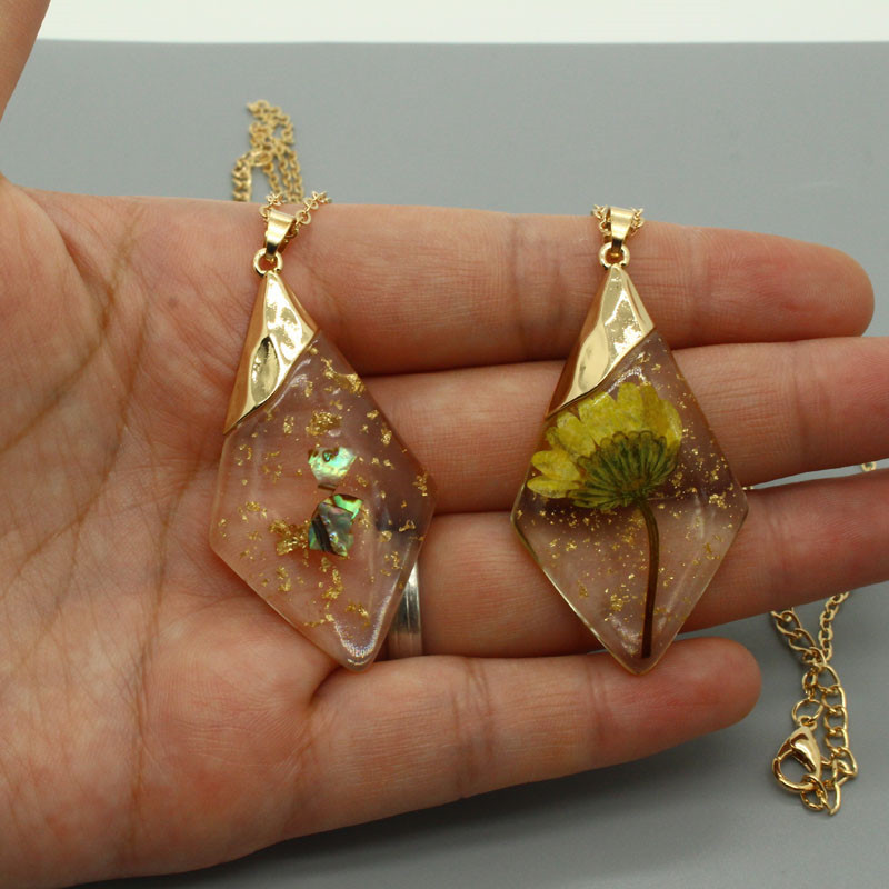fashion simple resin gold leaf dried flower pendant necklace