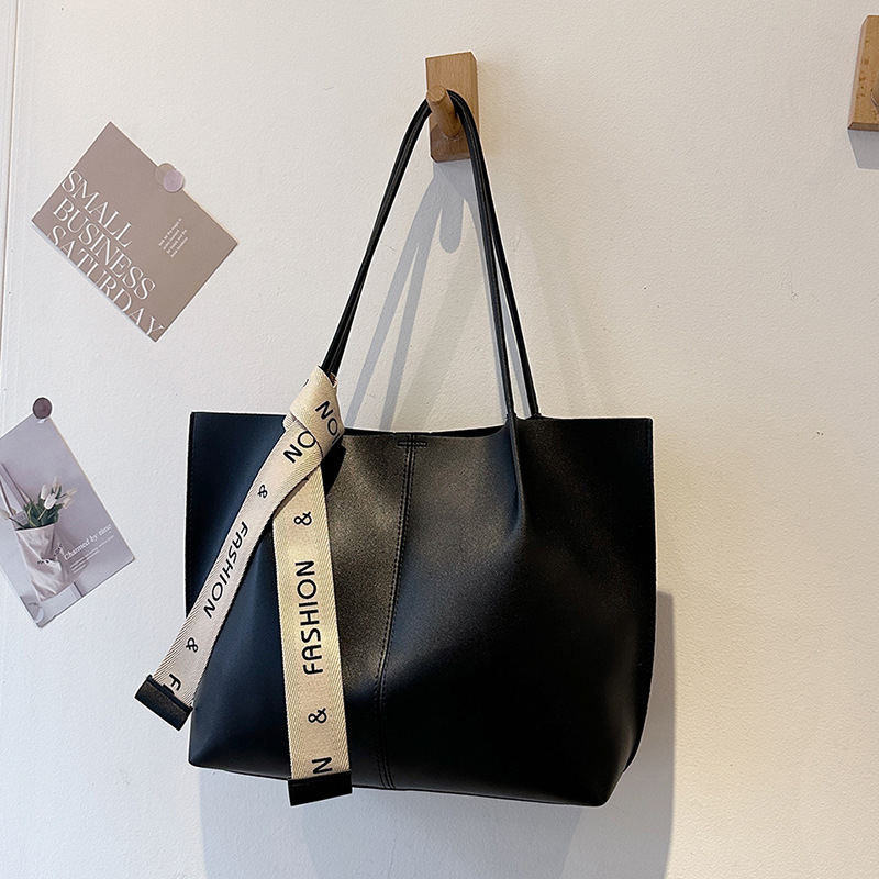 Bolsas de viaje de moda de gran capacidad para mujeres 2024 otoño nuevo bolso de mujer bolso de hombro de literatura extranjera bolso especial bolso de mujer