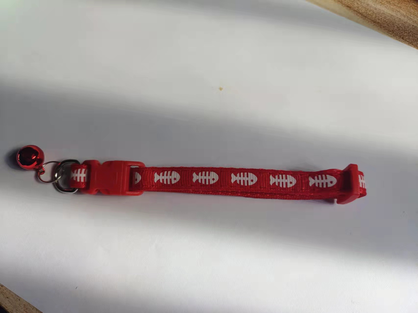 Peg Baby 1.0cm gato collar anti-perdida hueso de pescado collar de mascota campanas anti-perdida diseño