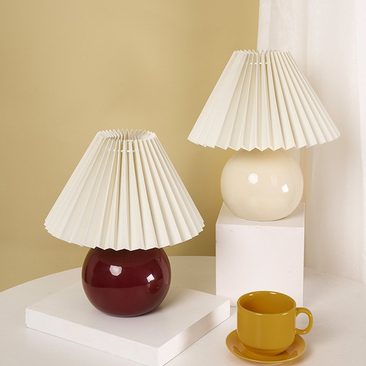 vintage Table Lamp ins Retro Pleated Girl's Net Red Light Middle Ancient Nordic Pleated Lamp Decorative Bedroom Bedside Lamp