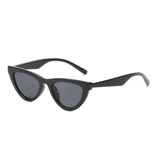 New cross-border cat glasses women's fashion trendsetter cool triangle sunglasses personality street photography sun glasses photo 