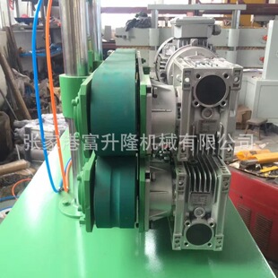 �ܲĠ����C С��Ƥ�������O��S��ֱ�N