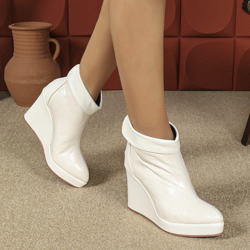 European and American Autumn and Winter Slope Heel Thick-soled High-heeled Pointed Ankle Boots Rear Zipper Comfortable Casual Style Women's Ankle Boots Cross-border Foreign Trade European and American Autumn and Winter Slope Heel Thick-soled High-heeled Pointed Ankle Boots Rear Zipper Comfortable Casual Style Women's Ankle Boots Cross-border Foreign Trade