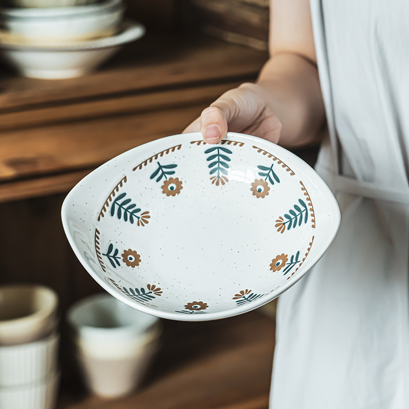 Plato de cerámica pintado a mano japonés creatividad de flores rojas plato de platos de platos caseros plato de platos de ensalada de fruta