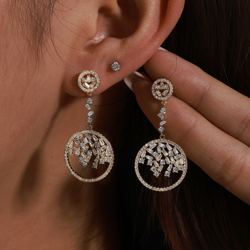 Asahi Ping Pendientes circulares de moda temperamento de moda Pendientes largos redondos Pendientes Lujo ligero Sentido de alta gama Otoño e invierno