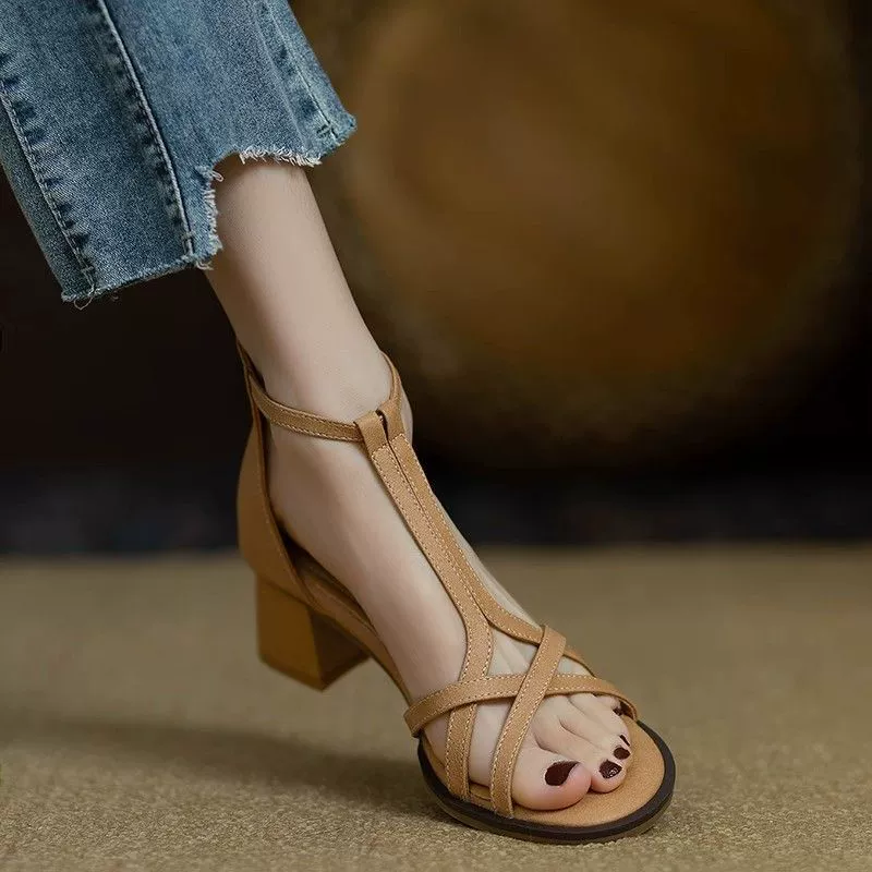 Cross-open-toe sandals new 2024 summer British mid-heel thick-heeled T-strip Roman women's shoes high-end light luxury shoes