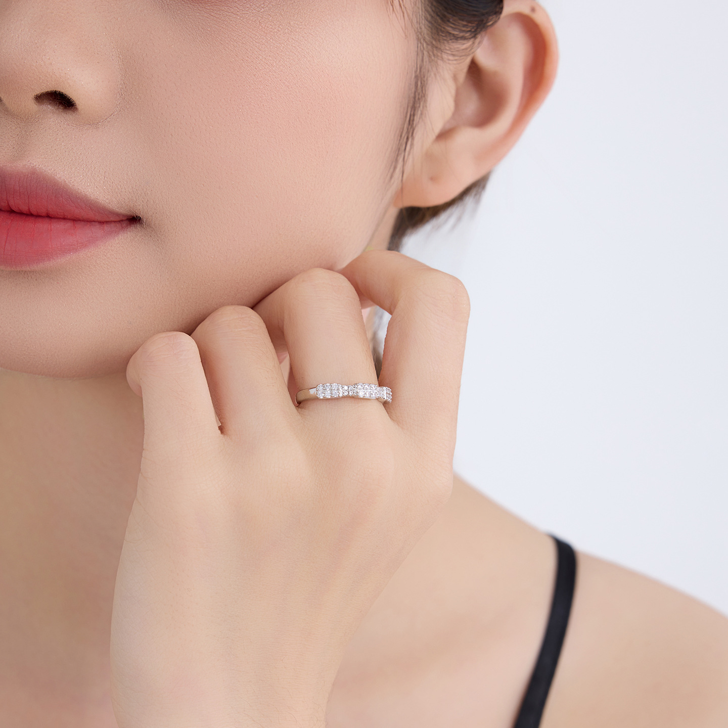 Xuping simple anillo de geometría cuadrada Europa y América transfronteriza aleación de cobre chapado blanco anillo de moda diaria para mujeres