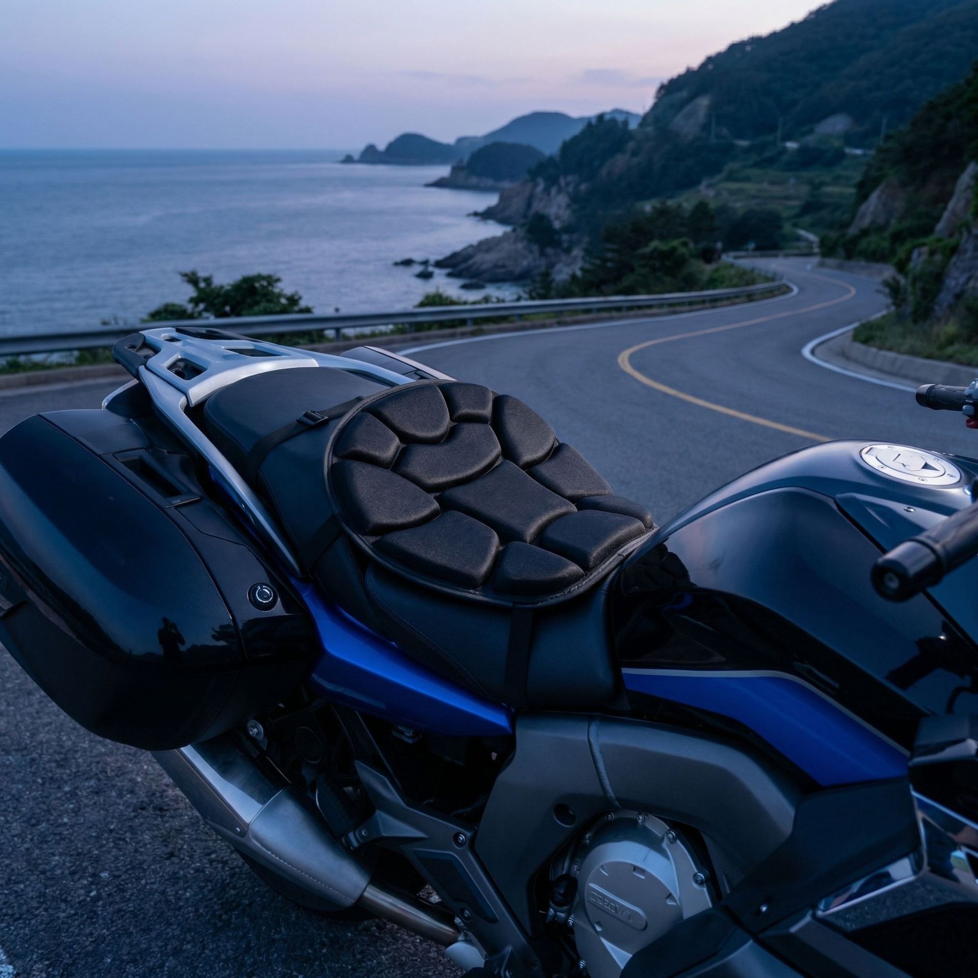 Direct from the manufacturer, sun-proof, thickened airbag cushion, shock-absorbing, universal, comfortable motorcycle seat cushion for modification
