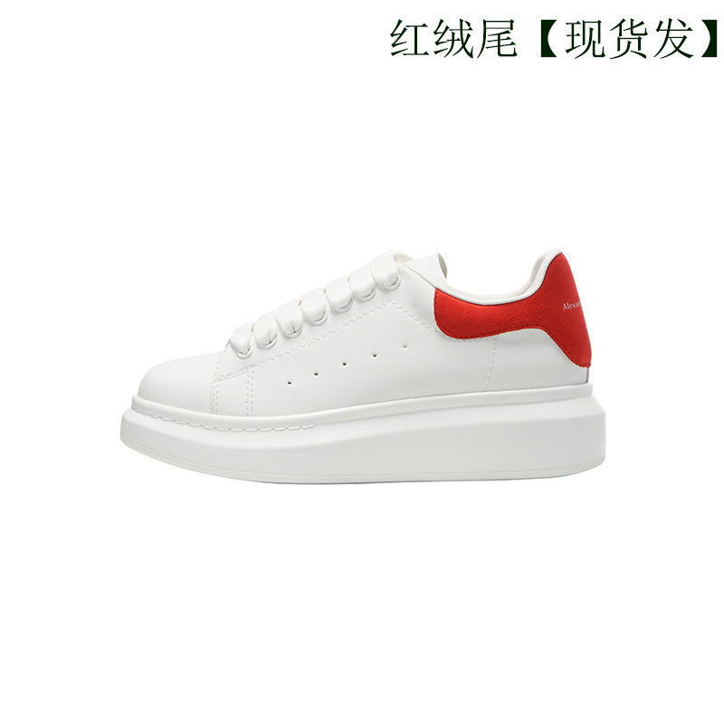 Alta versión McQueen zapatos blancos de suela gruesa mujer 2025 nuevo estilo de cuero salvaje con aumento interior pareja zapatos casuales zapatos de mujer