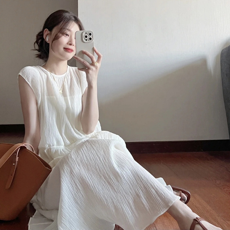 Airy and Slightly Translucent Bark-Wrinkled Cotton Smack Heavy-Duty Pleated Texture Gentle Fairy-Like Dress with Flying Sleeves