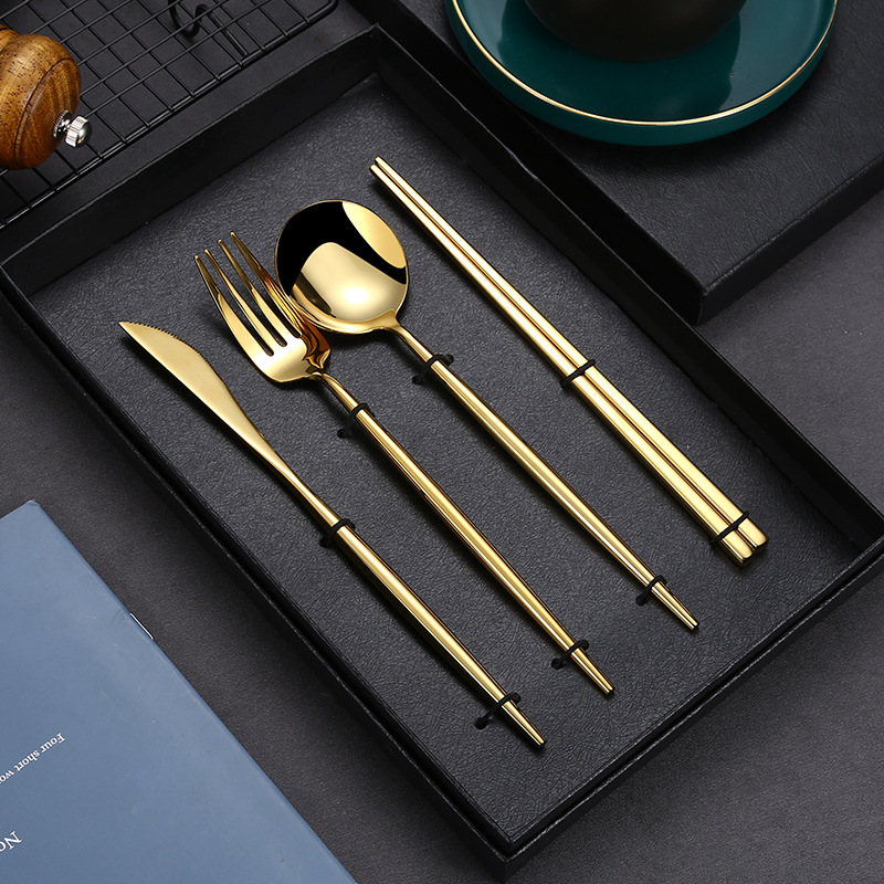 Portugisisk bestiksæt i rustfrit stål med guld finish_voghion.com