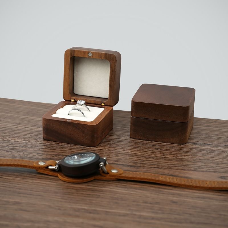 精致高档结婚对戒木质首饰盒订婚求婚仪式钻戒盒便携式旅行戒指盒