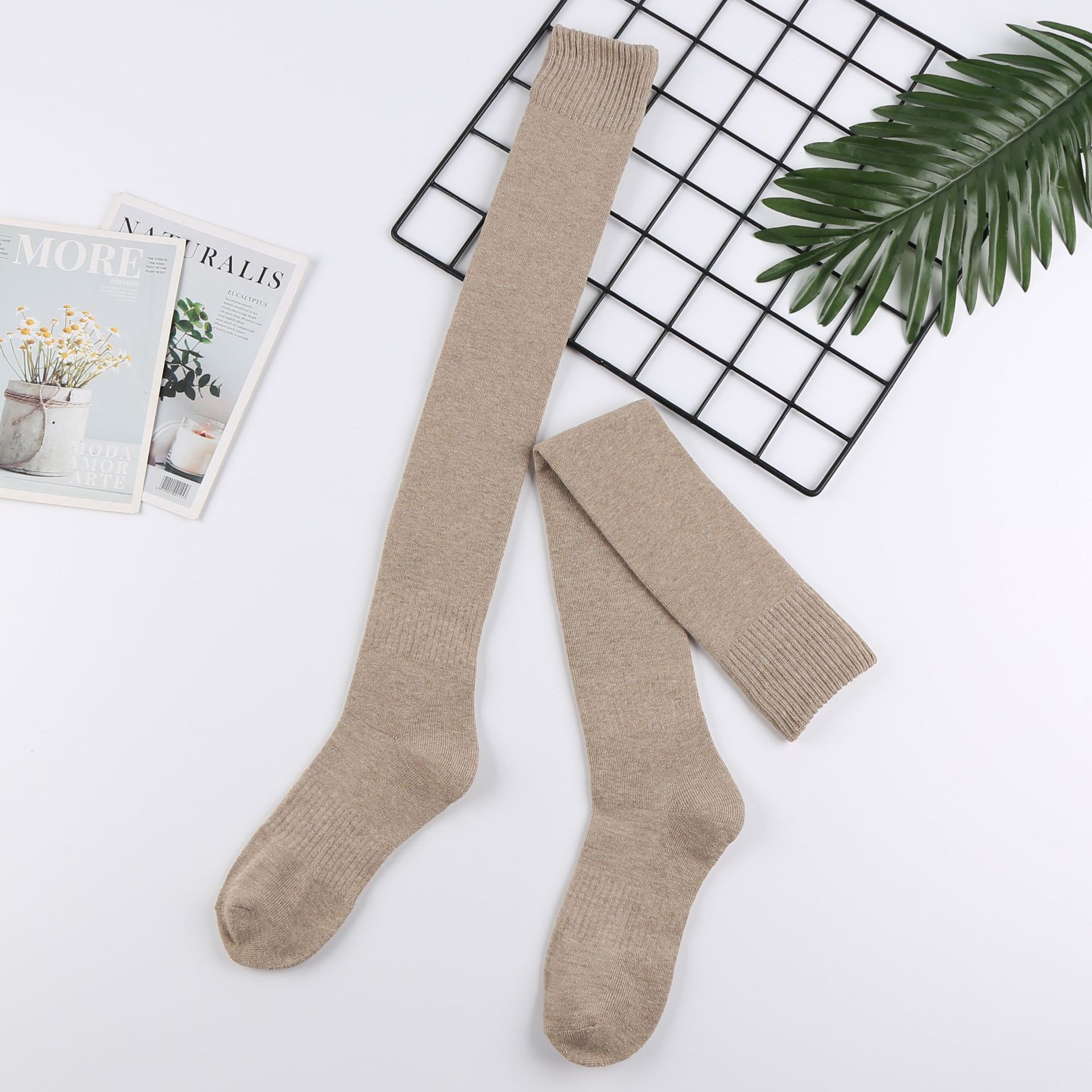 Zhuji calcetines de otoño e invierno al por mayor de las mujeres medias de invierno cálido color sólido forrado de lana gruesa larga Terry sobre la rodilla Calcetines