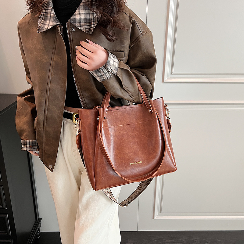 Borse da donna 2026 Nuovo modello Semplice Moda Borsa a tracolla grande capacità Vintage Tote_voghion.com