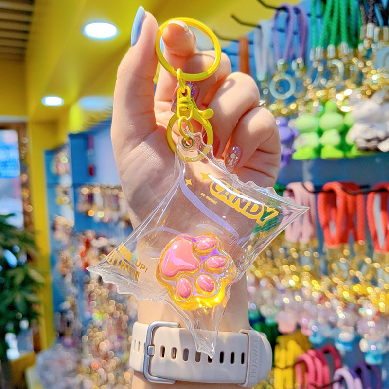 Caramelos de color translucentes llaves de garra de gato bolsos de automóviles llaves colgantes delicados colgantes de garra de gato llaves al por mayor