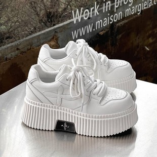 European Station White Shoes for Women Winter Fleece-Lined Thick-Soled Platform Shoes 2024 New Versatile Slimming Look Heightening 6.5 Casual Shoes