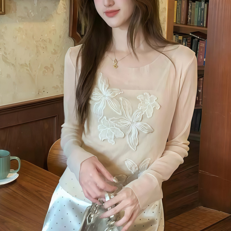 French lace floral patchwork sheer top for women, 2026 autumn new design, niche long-sleeve T-shirt French lace floral patchwork sheer top for women, 2026 autumn new design, niche long-sleeve T-shirt